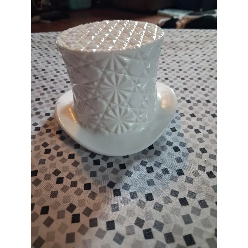 Fenton Glass Top Hat in the milk glass Daisy & Button pattern